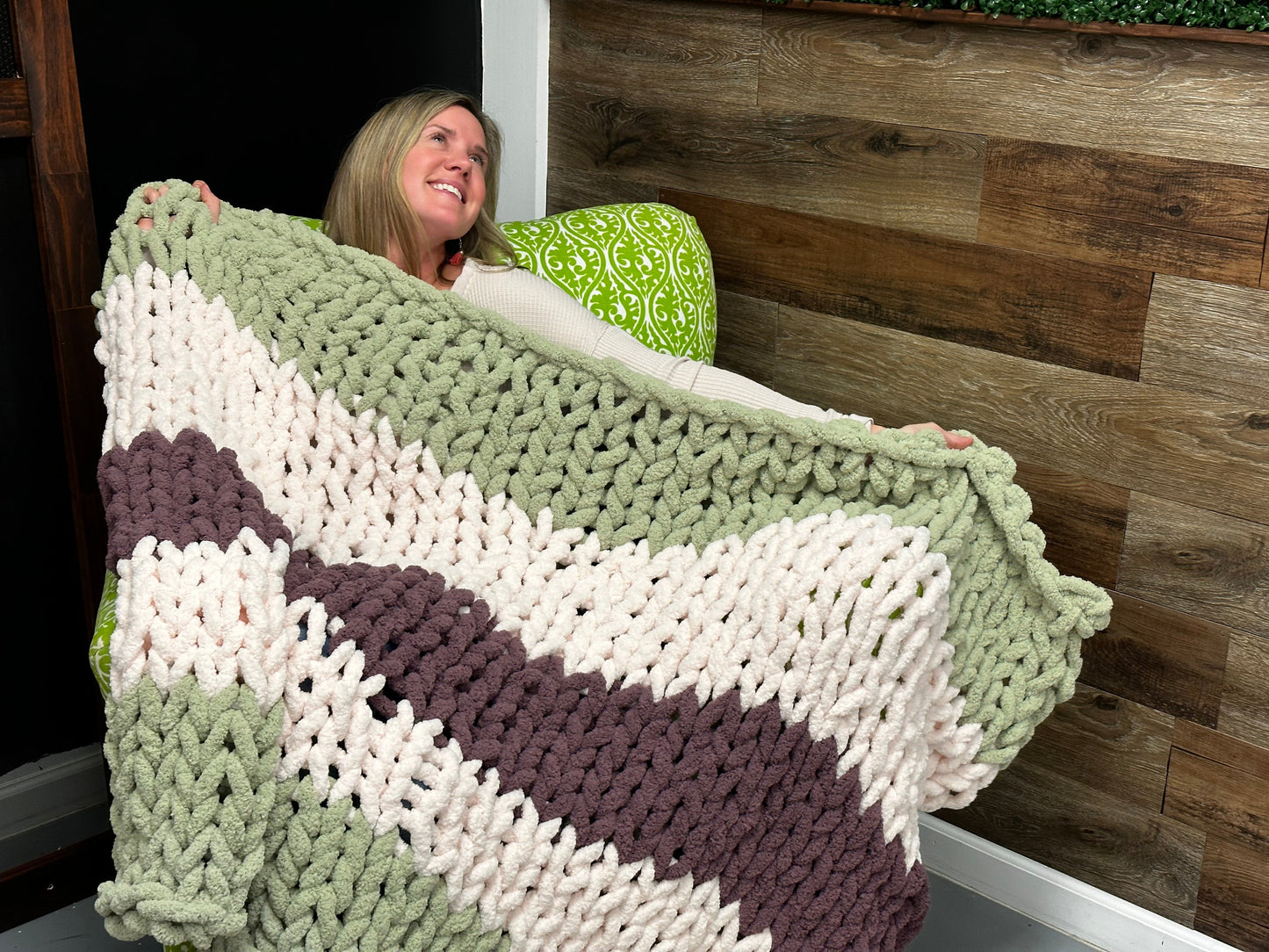 9/23/23 @ 12pm - Cozy Knit Blankets