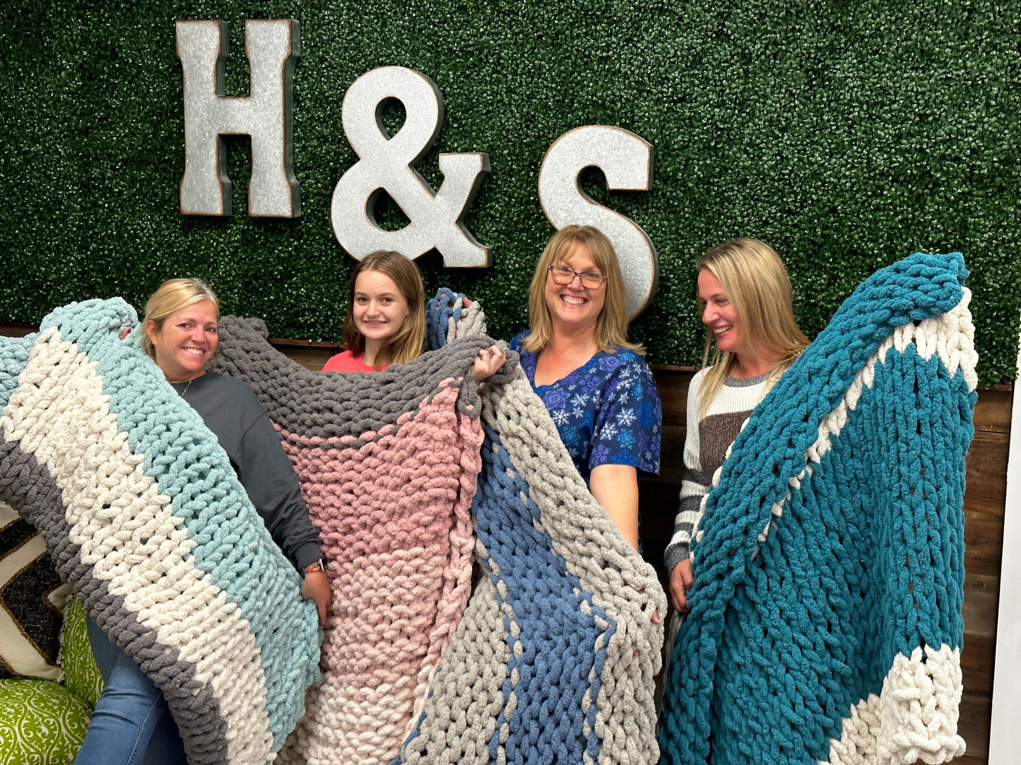 9/23/23 @ 12pm - Cozy Knit Blankets