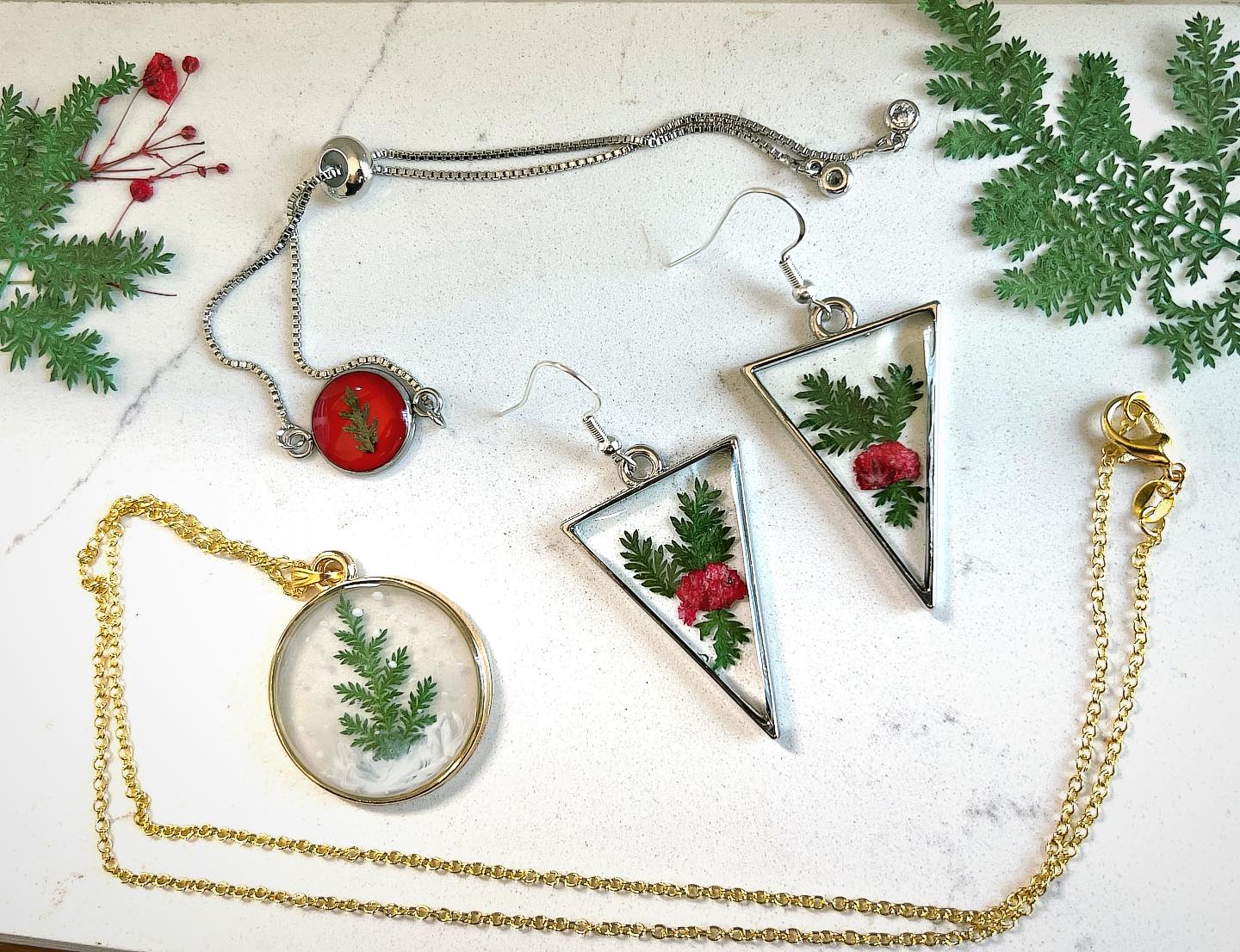 12/5/24 @6:00pm - Resin Jewelry Workshop w/ MOMS WHO MAKE SH*T